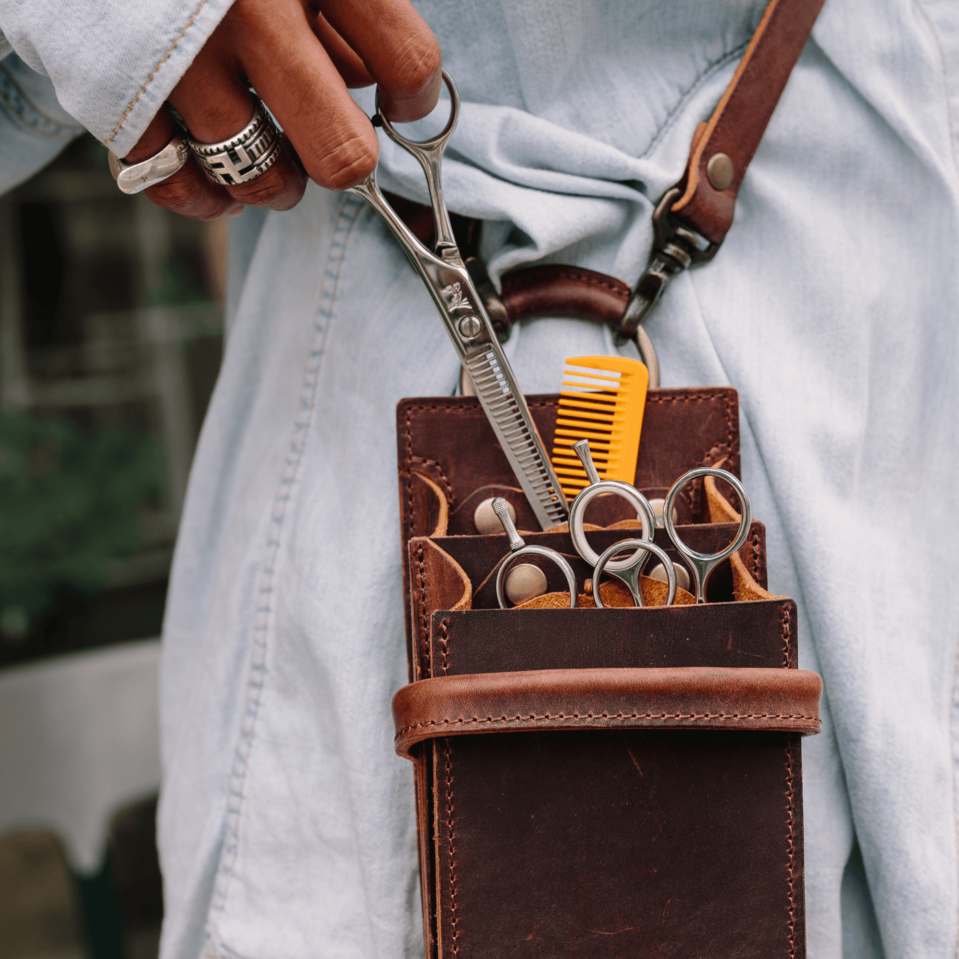 ヌメ革ナチュラル&うす茶色 6丁 革ベルト付 シザーケース SCL-154/NC ヌメ革ナチュラル&うす茶色 6丁 革ベルト付 シザーケース SCL-154/NC