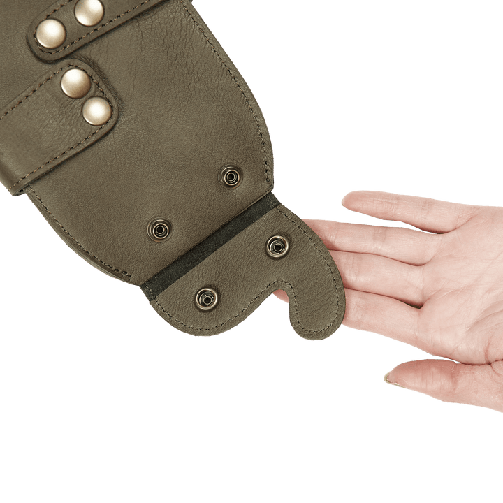 swamp　ゼロナイツ　ミルナイツ　専用ケース付　スワンプ ホック付き名刺入れ《ジェネラル2》サドルプルアップ｜WILDSWANS